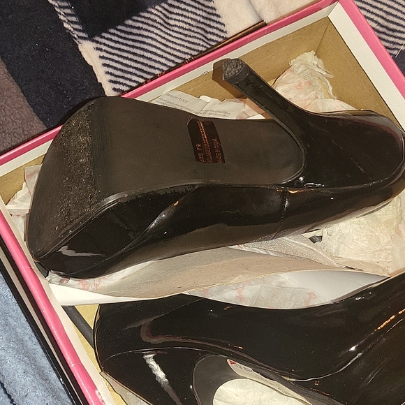 Shoes - Picture 3 of 5